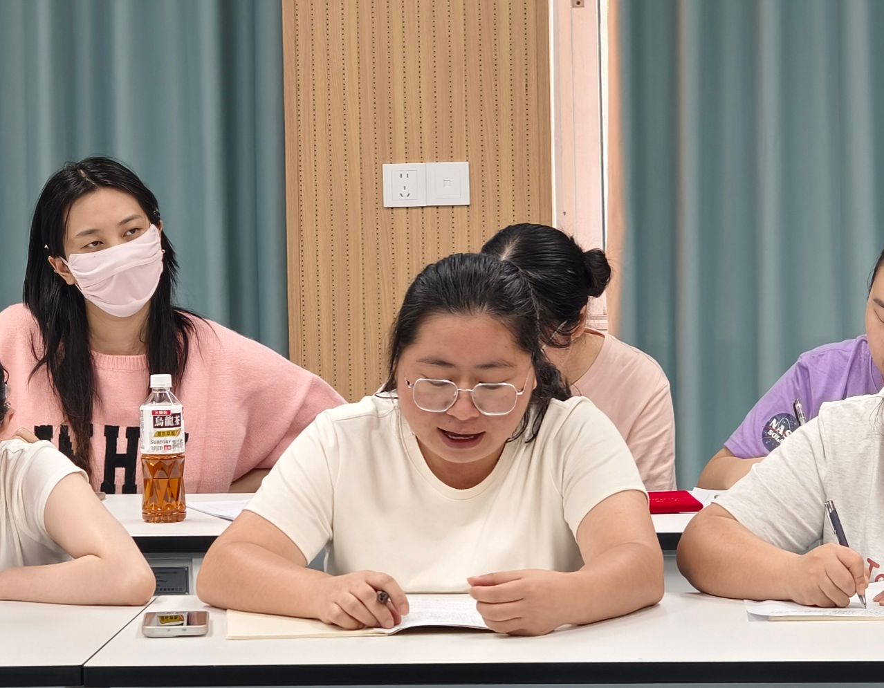 丰霞英.jpg