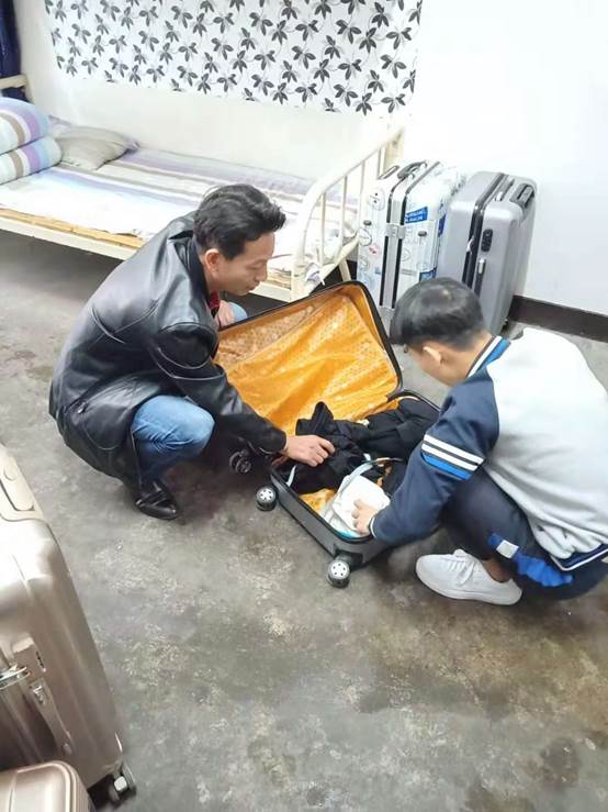 说明: E:\2018下学管\A1015寝室安全检查\高级理赔1701班.jpg
