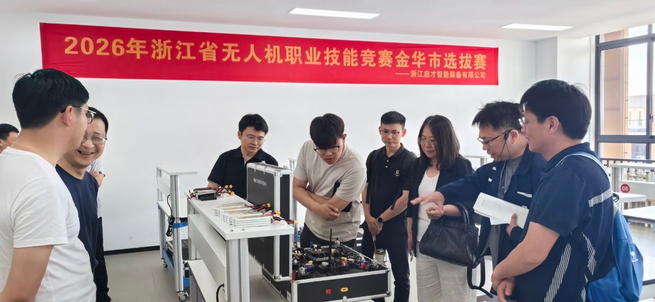 参观设备.jpg